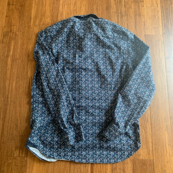 Robert Graham Button Up - Picture 5 of 5